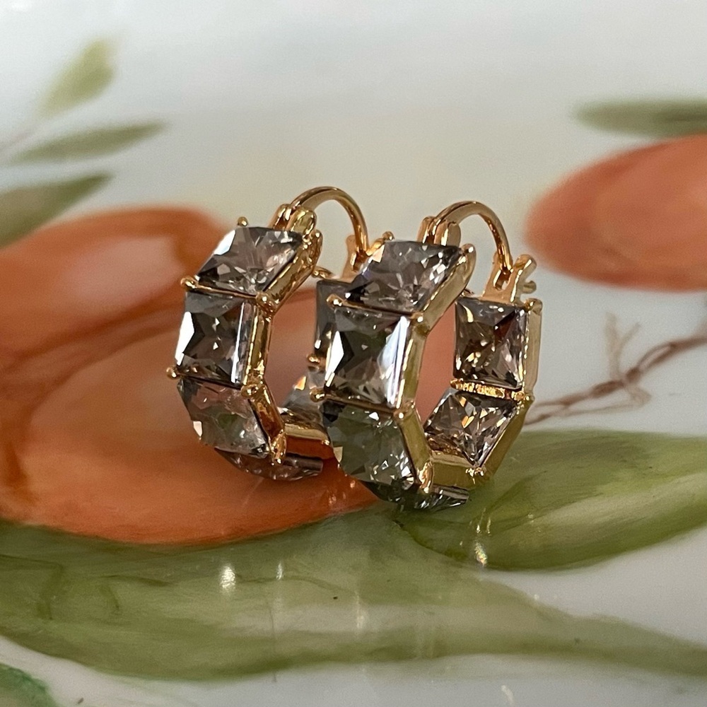 ✨Anthropologie Cecilia Earrings - Picture 2 of 8